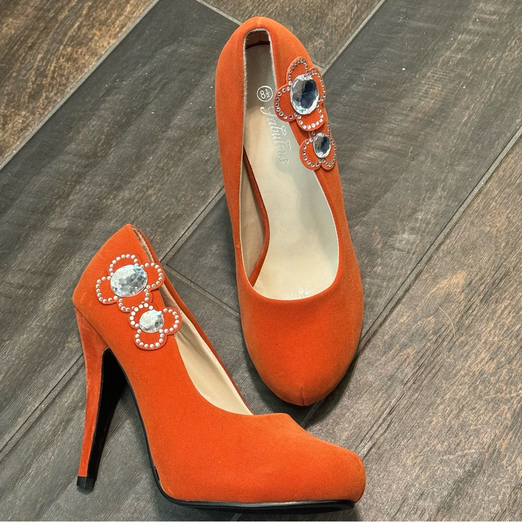 New Fabulous Suede Platform Pumps